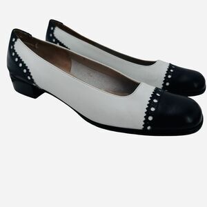Vintage Salvatore‎ Ferragamo Navy & White Spectator Pumps Heels 7.5 AAA